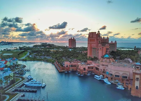 Harbor Tour: Atlantis, Celebrity Homes, Historic Forts, Local Fish Market