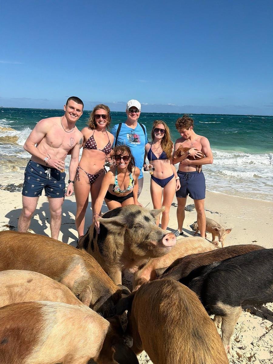 Guests on the shore at Athol Island